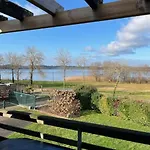 Le Bellevue, 50m Lac, Piscine, Parking, Wifi, Baignade Surveillee شقة