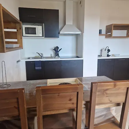 Appt Vue Lac, Proche Apartmán