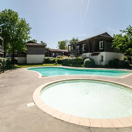 Le Bellevue, 50m Lac, Piscine, Parking, Wifi, Baignade Surveillee Apartman *