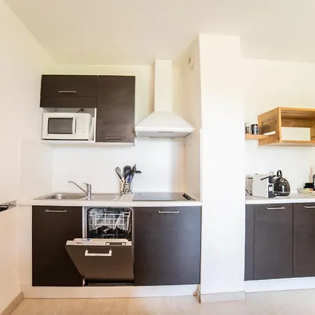 Le Bellevue, 50m Lac, Piscine, Parking, Wifi, Baignade Surveillee Apartman *
