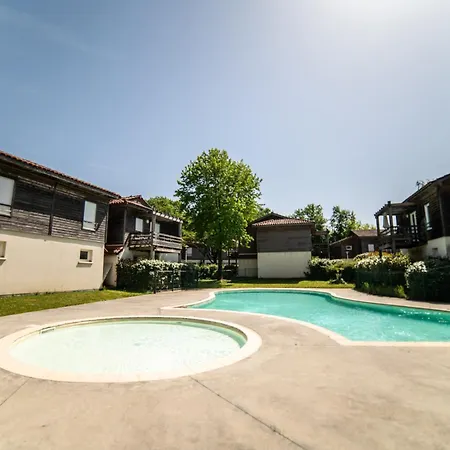 Le Bellevue, 50m Lac, Piscine, Parking, Wifi, Baignade Surveillee Apartman *